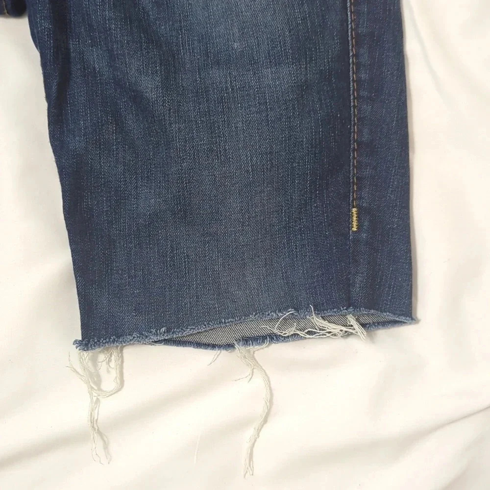 True Religion Riley Mid Rise Bermuda Short, Color Walking Dream Size 26 - Picture 4 of 14